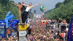 Raver auf der 13. Love Parade, 2001.