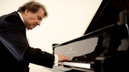 Rudolf Buchbinder am Flügel