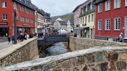 Historische Gebäude in Bad Münstereifel, die nach der Flut wiederaufgebaut wurden.