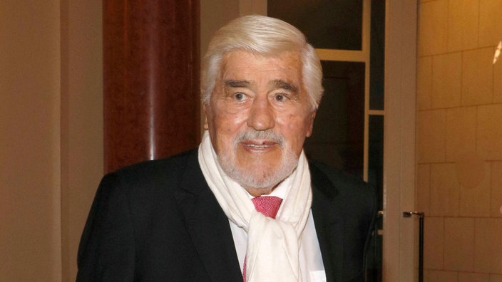 Mario Adorf bei der Verleihung vom Europäischen Kulturpreis 2022 in der Tonhalle Zürich. 