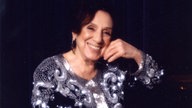 Rosalyn Tureck sitzend am Klavier, 1998