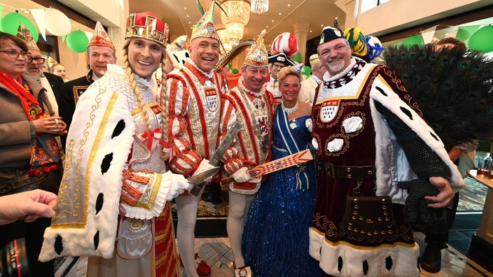 Das Düsseldorfer Prinzenpaar und das Kölner Karneval Dreigestirn der Session 2025