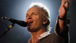 Sting am 15.06.2004 bei einem Auftritt in Berlin