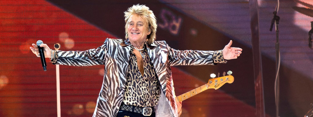 Rod Stewart steht 2024 bei einem Konzert in Kopenhagen auf der Bühne