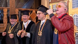 Sänger Markus vor dem närrischen Tennengericht in Münster