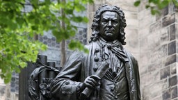 Denkmal Johann Sebastian Bachs auf dem Thomaskirchhof in Leipzig