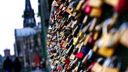 Liebesschlösser an der Hohenzollernbrücke in Köln.