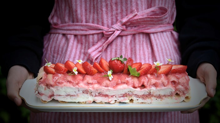 Löffelbiskuitkuchen mit Erdbeeren