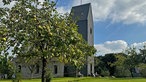 Die Windrather Kapelle aus Bruchstein und mit einem verschiefertem Turm.