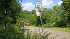 Beschilderung an einem Reitparkplatz