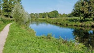 Es gibt einen Wanderweg entlang der Niers in Wachtendonk.