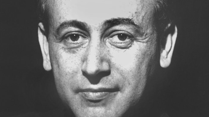 Portrait in schwarz-weiß von Dichter Paul Celan