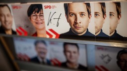 Flyer mit dem Portrait von Kevin Kühnert (SPD).