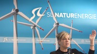 Ein lokaler Windpark in Hohenlimburg wird nun von Thyssenkrupp genutzt und mit Mona Neubaur (Bündnis 90/Die Grünen), Ministerin für Wirtschaft, Industrie, Klimaschutz und Energie von Nordrhein-Westfalen, offiziell die Anbindung vollzogen (03.06.2024).