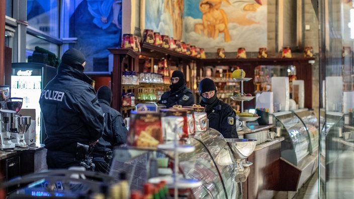 BKA-Beamte bei einer Razzia gegen die italienische Mafia (Duisburg, 05.12.2018) 