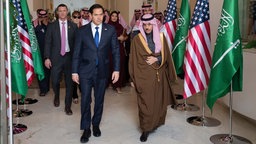 US-Außenminister Marco Rubio und der saudische Außenminister Faisal bin Farhan im Außenministerium in Riad, Saudi-Arabien (17.02.205).