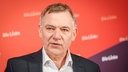 Jan van Aken, Parteivorsitzender der Partei Die Linke, gibt nach der Präsidiumssitzung seiner Partei eine Pressekonferenz