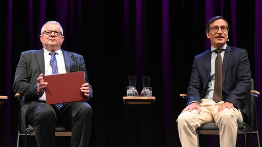 Alexander Görlach mit Peter Huber (v.r.n.l.)