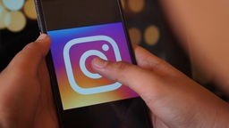 Instagram-Logo auf einem Handy