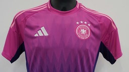 Neues EM-Trikot für die EM in Deutschland (AUSWÄRTS),  Frankfurt, 19.03.2024.