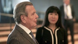 Gerhard Schröder und Soyeon Schröder-Kim am Rande des Festakts zur deutschen Einheit in der Hamburger Elbphilharmonie, 02.04.2024.