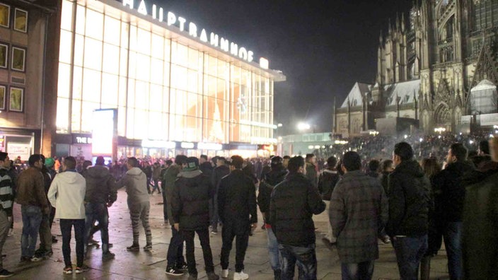 Situation am Kölner Hauptbahnhof Silvester 2015