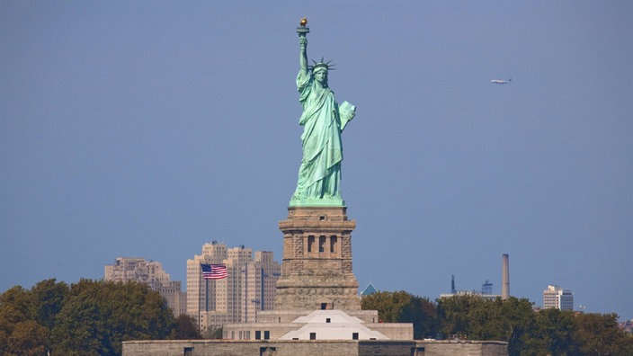 Freiheitsstatue von der Staten Island Ferry aus gesehen, USA, New York (Bundesstaat)