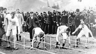 100-Meter-Lauf: Thomas Burke (2. v. l.) und Fritz Hofmann (2. v. r.)