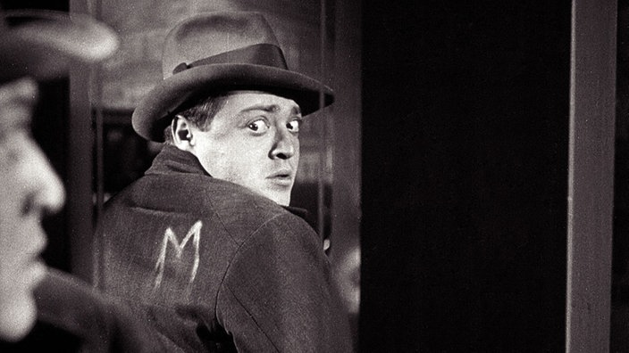 Filmszene "M - Eine Stadt sucht einen Mörder" mit Peter Lorre