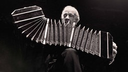 Astor Piazzolla spielte 1985 das Bandoneon in Amsterdam