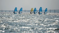 Windsurfer in der Guaranabary Bucht, Rio de Janeiro, 2016