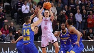 Harald Frey von den Telekom Baskets Bonn in Aktion