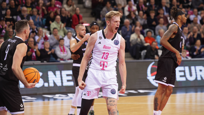 Bodie Hume (Telekom Baskets Bonn) jubelt