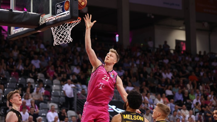 Lars Thiemann bleibt bei den Telekom Baskets Bonn.