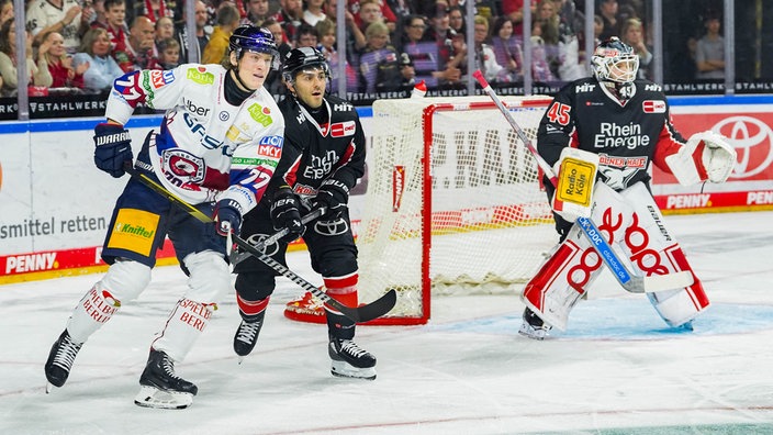 Nick Bailen im Duell mit Eric Hoerder (l.)