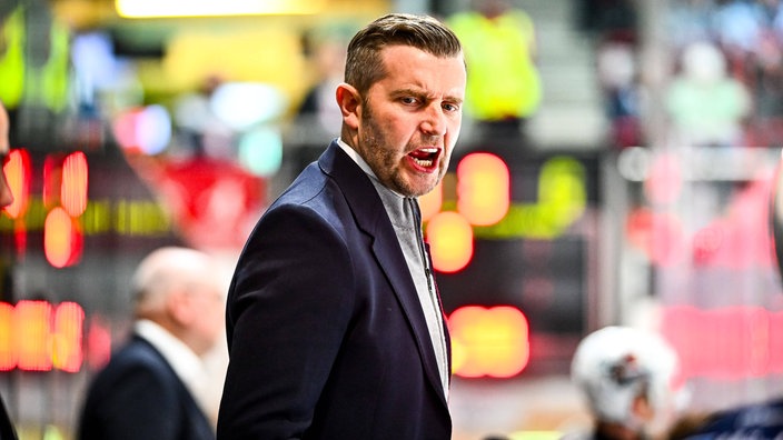 Headcoach Franz-David Fritzmeier von den Iserlohn Roosters