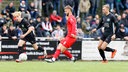 Torben Müsel (Mitte) von Rot-Weiss Essen im Achtelfinale des Niederrheinpokals beim VfB Hilden.