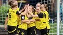 Die BVB-Frauen jubeln über einen Treffer