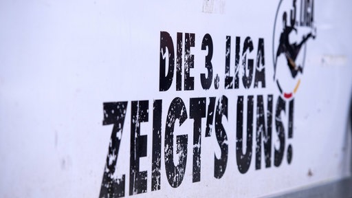 Schriftzug: Die 3. Liga zeigt's uns