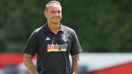 Dietmar Hirsch, Trainer des Fußball-Regionalligisten MSV Duisburg, am Rande eines Testspiels