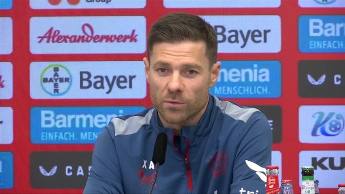 Xabi Alonso auf der Pressekonferenz von Bayer Leverkusen