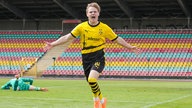 Cole Campbell jubelt über einen Treffer in einem Spiel der Dortmunder A-Junioren.