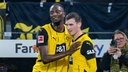 Borussia Dortmunds Serhou Guirassy (l.) jubelt mit Pascal Groß.