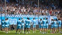 3.000 Bochumer Fans feuern nach der Trainingseinheit am Maifeiertag ihr Team an.