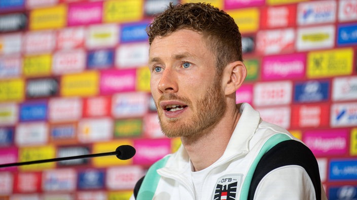 Florian Kainz bei der Pressekonferenz vor dem Spiel gegen Frankreich