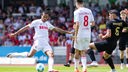 Damion Downs (l.) vom 1. FC Köln erzielt im Testspiel gegen Rheingold Poll das Tor zum 8:0. 