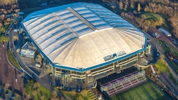 Die Veltins-Arena auf Schalke im Sonnenuntergang