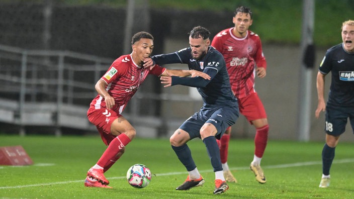 Szene aus dem Regionalliga-Spiel zwischen dem Wuppertaler SV und dem 1. FC Köln II.