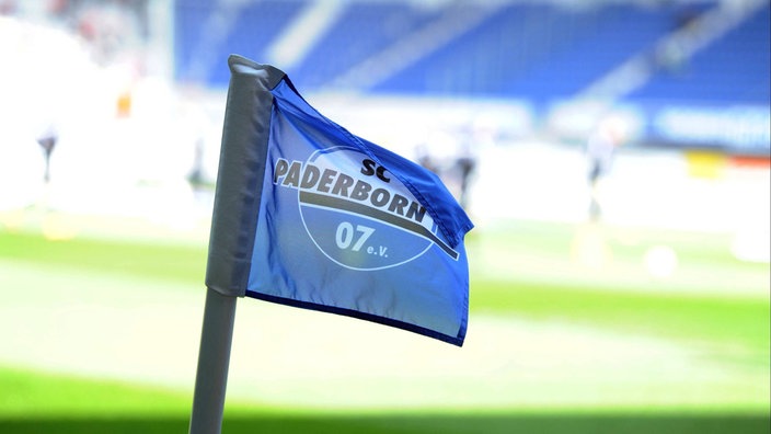 SC Paderborn Wappen an einer Eckfahne