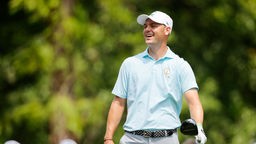 Der deutsche Golfprofi Martin Kaymer blickt bei den US Open erfreut drein